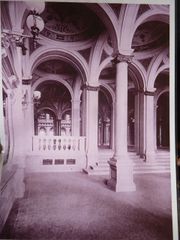 Hall d'entrée. Photographie de J. Kraemer que l'on retrouve sur le site de la BNU [archive].