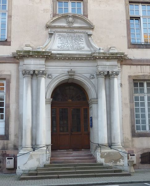 Fichier:1 Place de l' Hôpital Strasbourg 17214.jpg