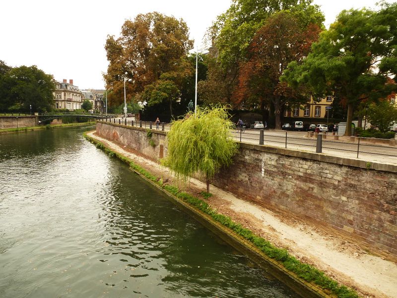 Fichier:Canal des Faux Remparts Strasbourg 31528.jpg