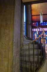 béton, façon poutre pour l'escalier donnant accès à l'orgue