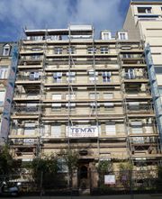 Façade sur rue encore en cours de ravalement (23 octobre 2014)