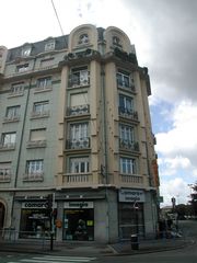 façade d'angle avec le Boulevard du Maréchal Joffre à droite