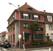 Vue d'angle avec la façade rue d'Eschau