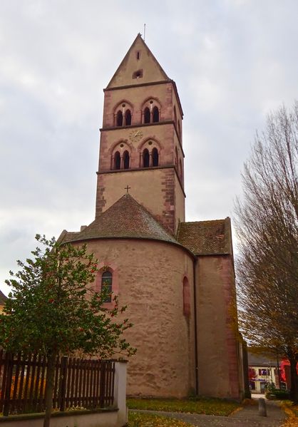 Fichier:Place de l' Eglise Sigolsheim 71252.jpg