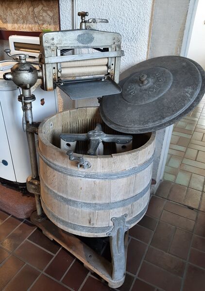 Fichier:Musée Usines (lave linge) 20230917 140022.jpg
