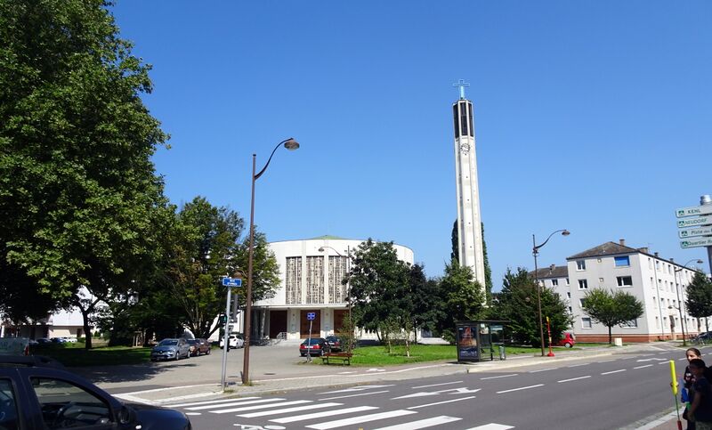 Fichier:Eglise Saint Bernard, Strasbourg, 2021, vue à distance a.jpg