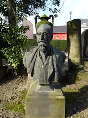 Buste de Léon Ungemach, de face