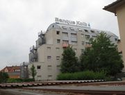 vue depuis la rue de Molsheim sur le bâtiment sud, on voit le vaste écriteau