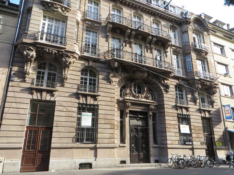 Fichier:24 rue du Vieux Marché aux Vins (Strasbourg) - nouvelle porte de la façade (2019).jpg