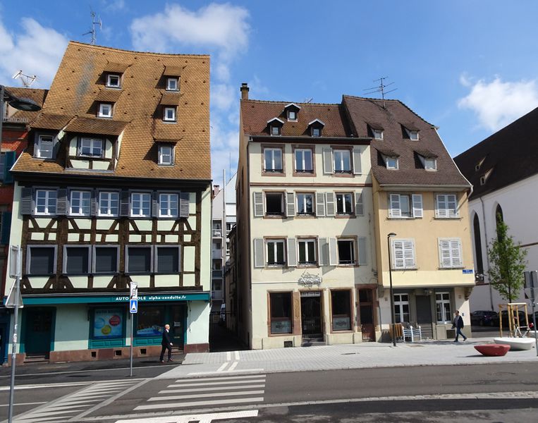 Fichier:4, quai des Pêcheurs, Strasbourg, 2019, vue à distance.jpg