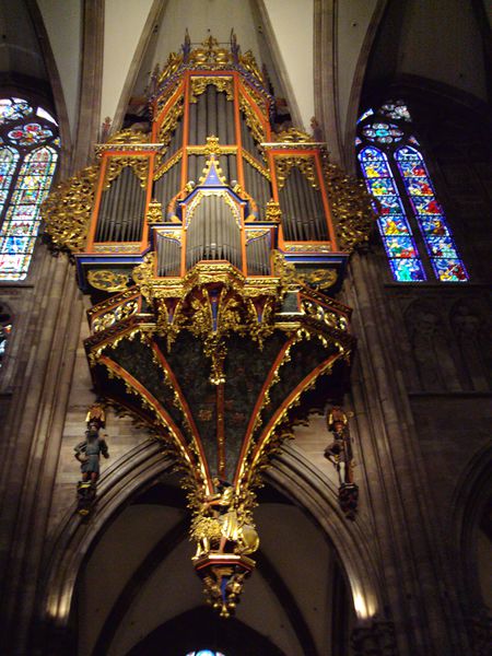 Fichier:2 Place de la Cathédrale Strasbourg 33451.jpg