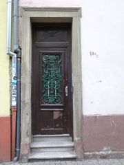 Porte d'entrée, rue des Poules