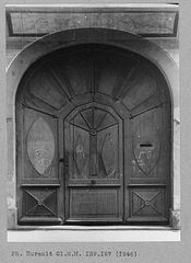 Porte remplacée par une porte vitrée (Photo fiche Mérimée)