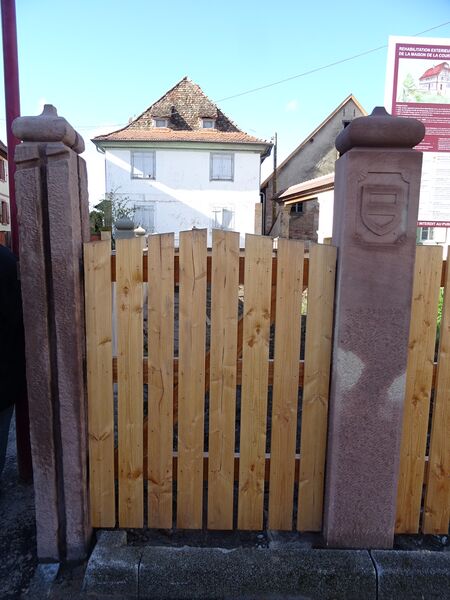 Fichier:DSC01370 002 rue Saint Denis 20220804 portail accès jardin.jpg
