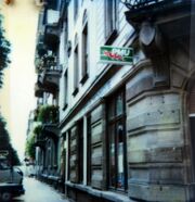 Document d'archive : photo de la façade côté avenue de la Forêt-Noire, en date du 1.9.1988