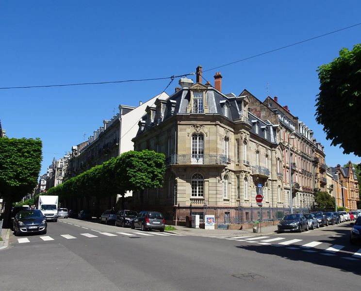 Fichier:10, rue du Général de Castelnau, Strasbourg, 2019, vue d'angle à distance.jpg