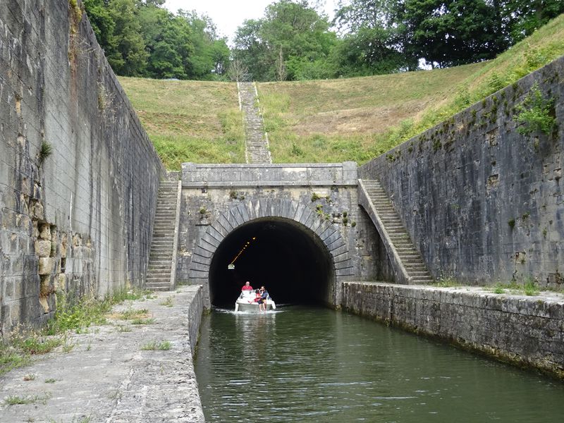 Fichier:Tunnel Saint-Albin 20190714 DSC08032.jpg