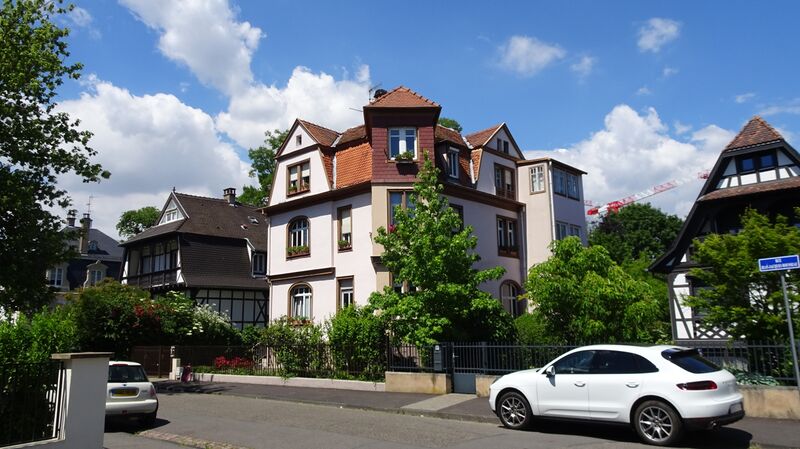 Fichier:25, rue Jean-Jacques Rousseau, Strasbourg, 2020, vue d'angle à distance.jpg