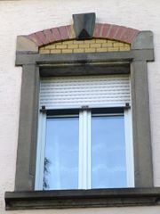 Exemple de fenêtre avec linteau cintré en briques