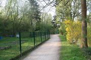 chemin avec jardin familiaux à gauche