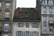 toiture avec tuiles et lucarnes caractéristique du vieux Strasbourg