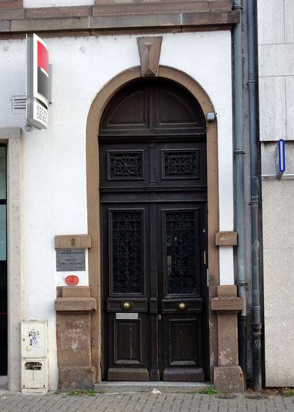 Fichier:8, place Sébastien Brant, Strasbourg, 2018, entrée de l'immeuble.jpg