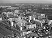 Cité Nucléaire en 1968, le bâtiment annulaire n'existe pas encore, mais on voit des traces, en haut à droite, correspondant sans doute aux fondations