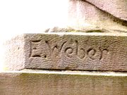 Signature du seul E(rnest) Weber au pied de la statue