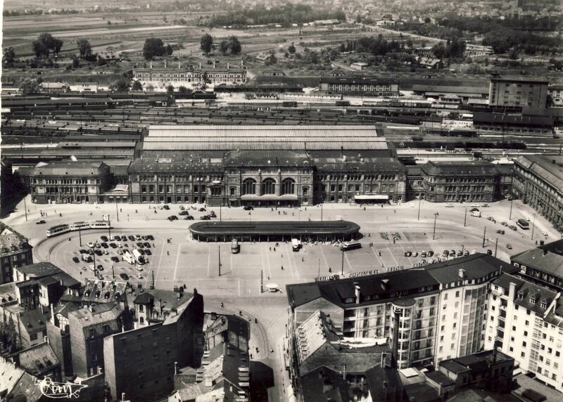 Fichier:Place de la gare années 1950 2.jpg